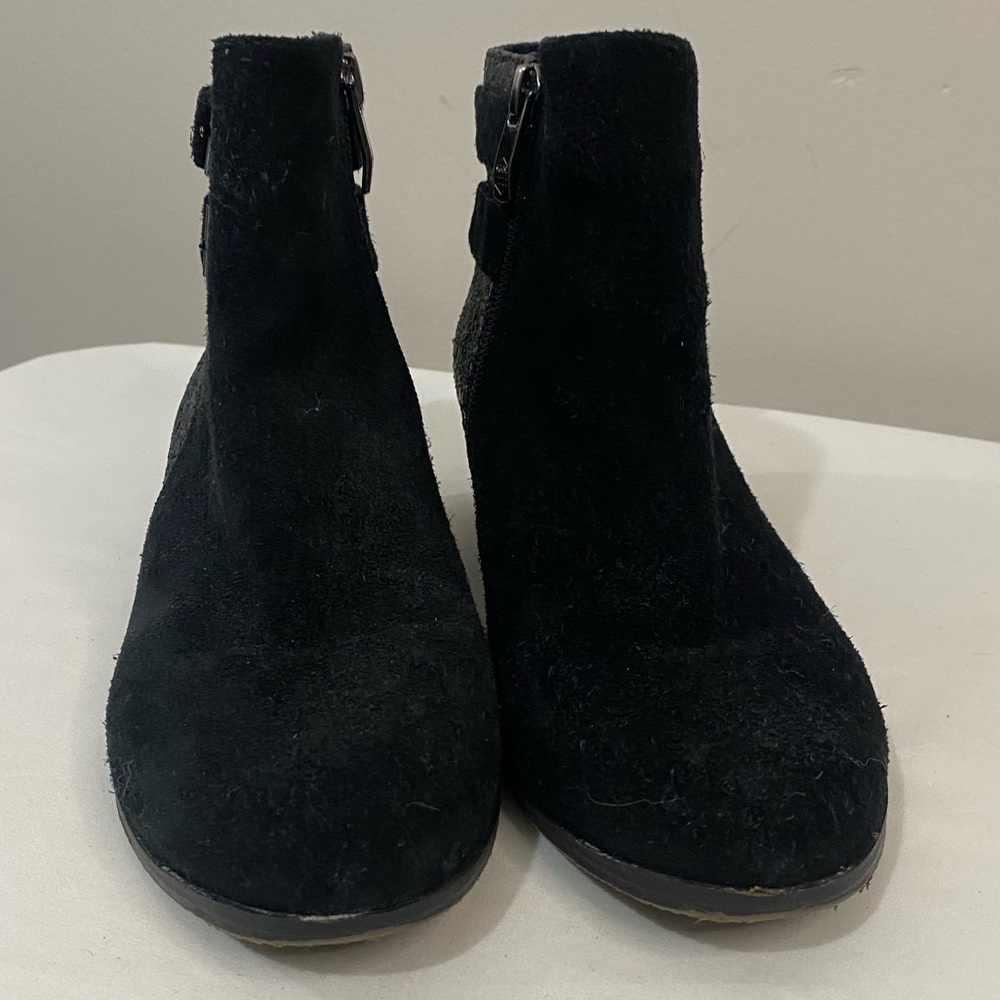 Vince Camuto Women's Size 7B/37 Madalline Black Glitter Suede Ankle Boot Buckle - Picture 10 of 11